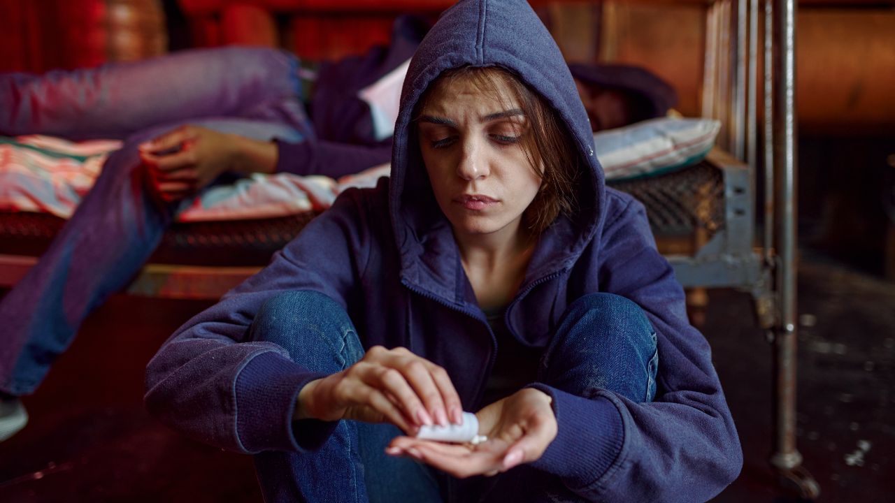 Почему люди пробуют наркотики?